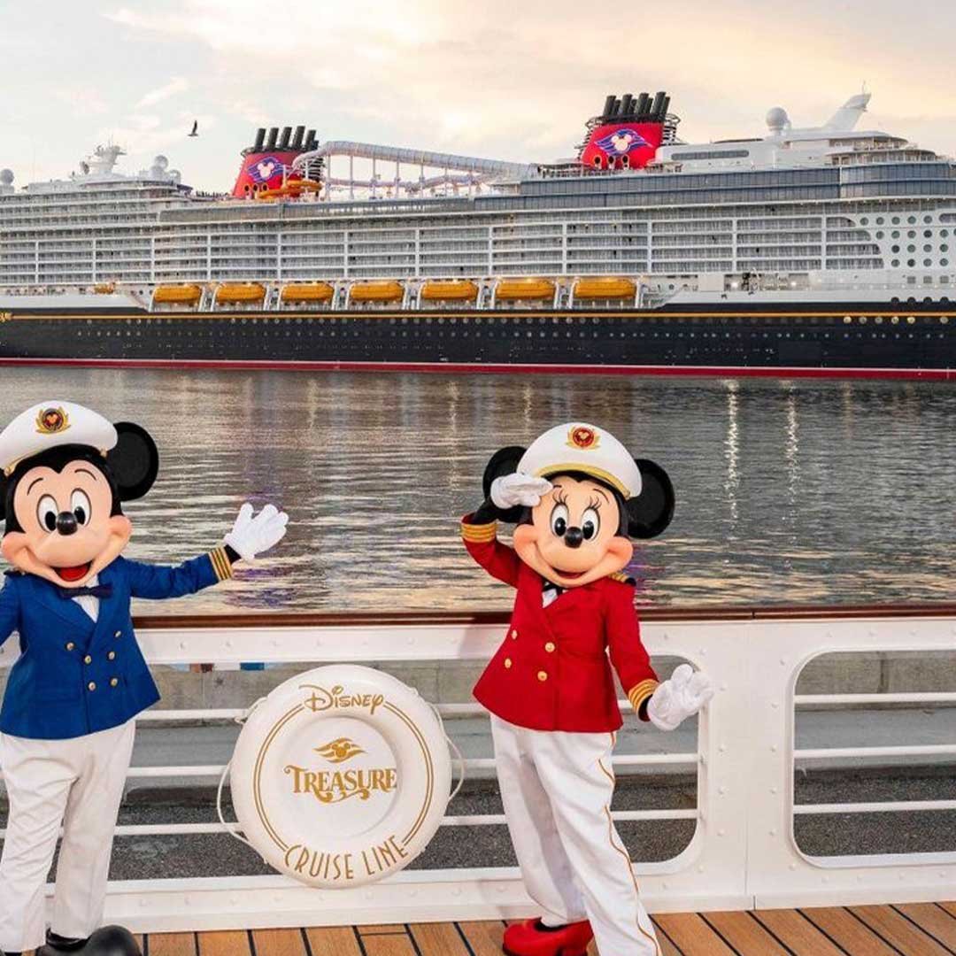 Families enjoying a private La Bufadora sightseeing tour in Ensenada during a Disney Cruise Line stop